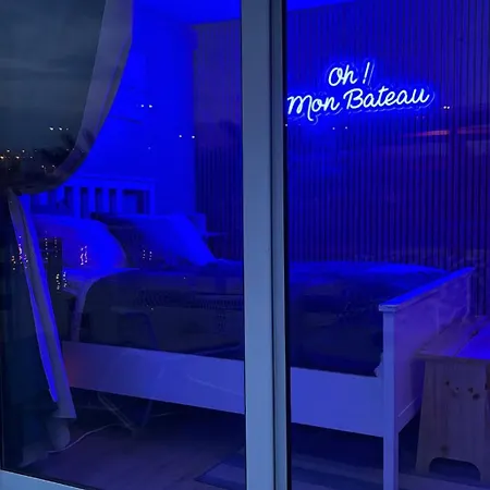 Chalet Oh, Mon Bateau! No Running Water, Bez Tekuce Vode