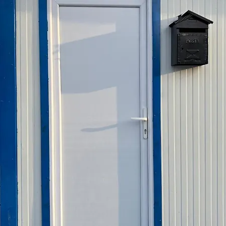 Oh, Mon Bateau! No Running Water, Bez Tekuce Vode Chalet Belgrade