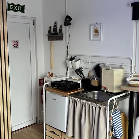 Oh, Mon Bateau! No Running Water, Bez Tekuce Vode Belgrade