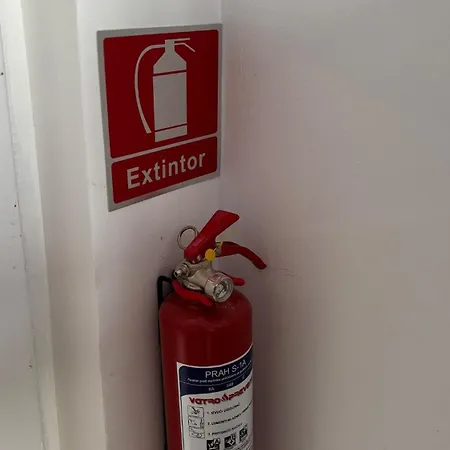 Oh, Mon Bateau! No Running Water, Bez Tekuce Vode *