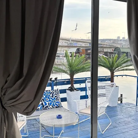 Oh, Mon Bateau! No Running Water, Bez Tekuce Vode Chalet Belgrade