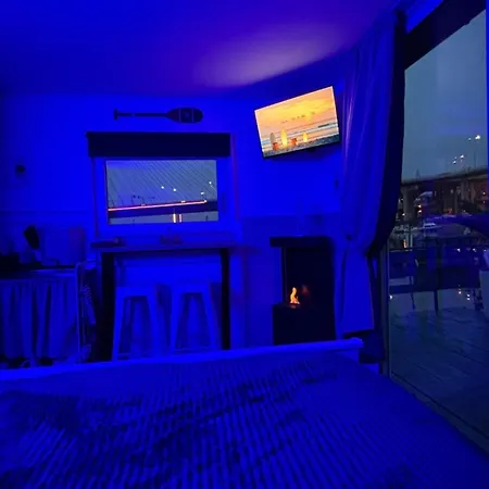 Oh, Mon Bateau! No Running Water, Bez Tekuce Vode Belgrade