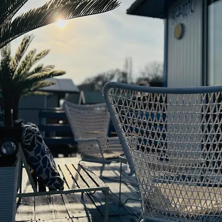 Oh, Mon Bateau! No Running Water, Bez Tekuce Vode Belgrade