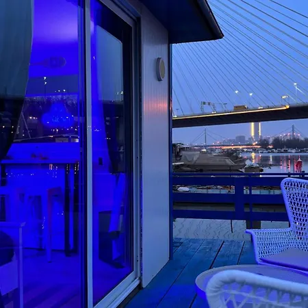 Chalet Oh, Mon Bateau! No Running Water, Bez Tekuce Vode *