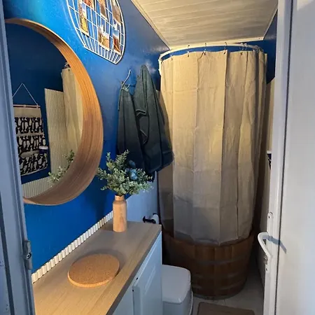 Chalet Oh, Mon Bateau! No Running Water, Bez Tekuce Vode