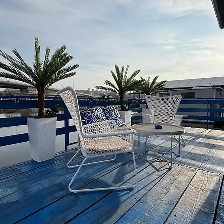 Chalet Oh, Mon Bateau! No Running Water, Bez Tekuce Vode