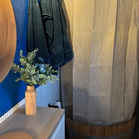 Oh, Mon Bateau! No Running Water, Bez Tekuce Vode Chalet Belgrade