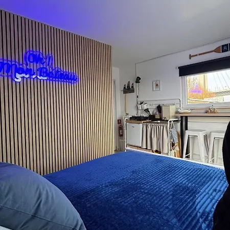 Oh, Mon Bateau! No Running Water, Bez Tekuce Vode * Belgrade