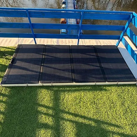 Chalet Oh, Mon Bateau! No Running Water, Bez Tekuce Vode