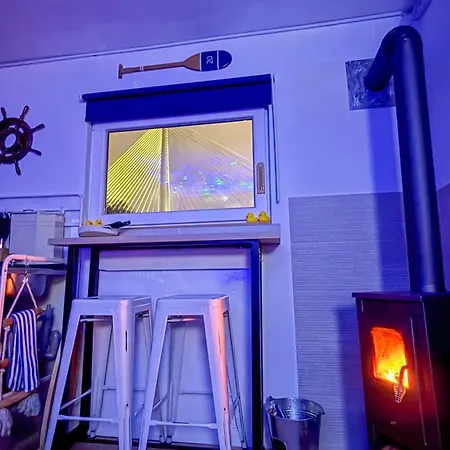 בקתה Oh, Mon Bateau! No Running Water, Bez Tekuce Vode