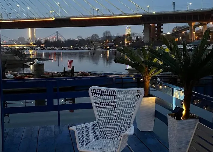 Oh, Mon Bateau! No Running Water, Bez Tekuce Vode