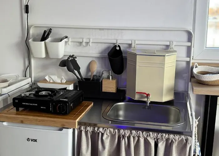 Oh, Mon Bateau! No Running Water, Bez Tekuce Vode *