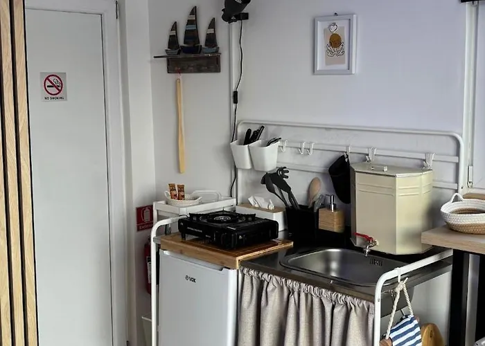 Oh, Mon Bateau! No Running Water, Bez Tekuce Vode בלגרד