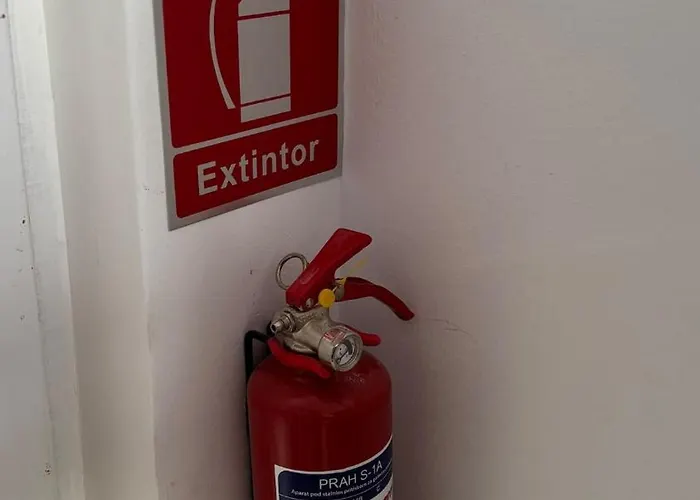 Oh, Mon Bateau! No Running Water, Bez Tekuce Vode *