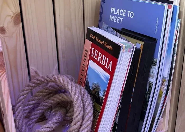 샬레 Oh, Mon Bateau! No Running Water, Bez Tekuce Vode