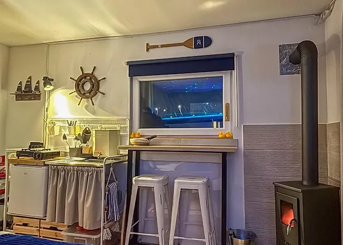 Oh, Mon Bateau! No Running Water, Bez Tekuce Vode *