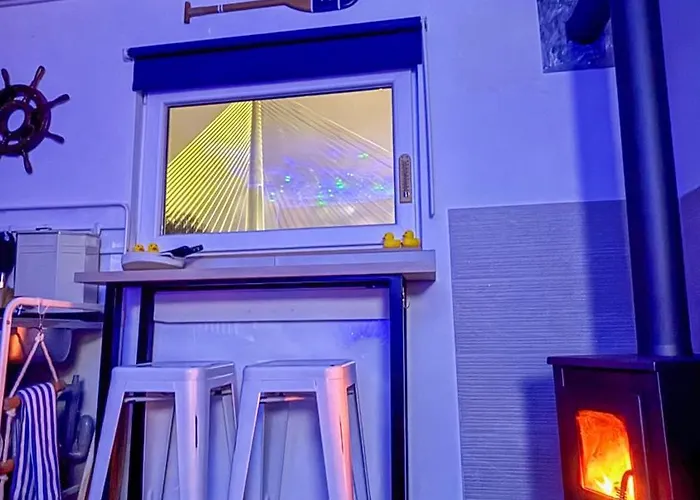 샬레 Oh, Mon Bateau! No Running Water, Bez Tekuce Vode